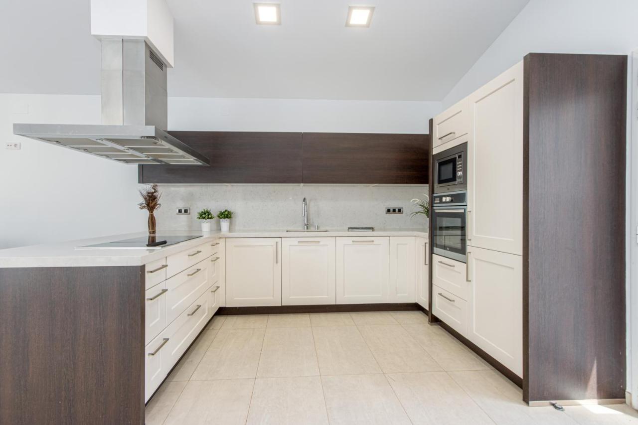 Goldhome - New House With Private Heated Pool, Parking, Wifi, Games Room Empuriabrava Esterno foto