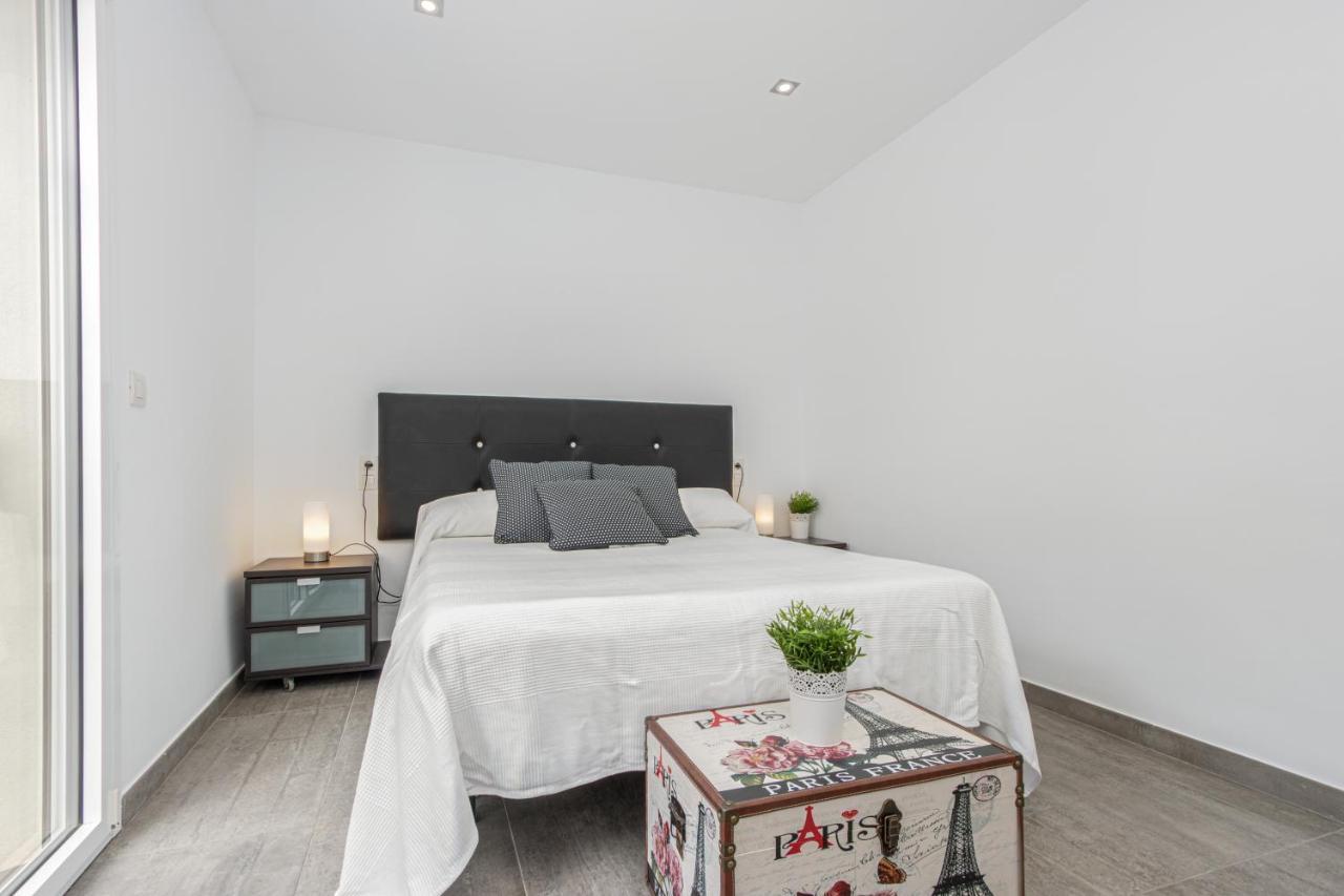 Goldhome - New House With Private Heated Pool, Parking, Wifi, Games Room Empuriabrava Esterno foto