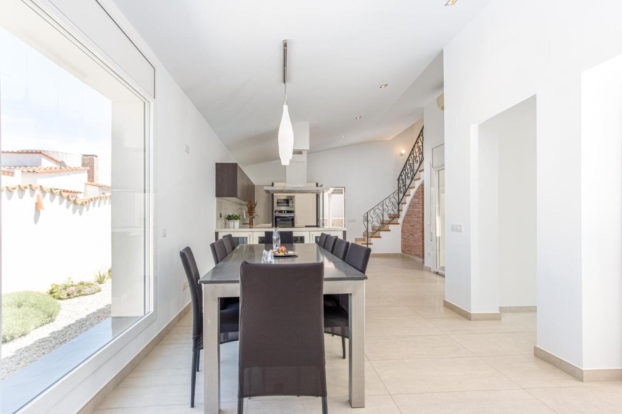 Goldhome - New House With Private Heated Pool, Parking, Wifi, Games Room Empuriabrava Esterno foto