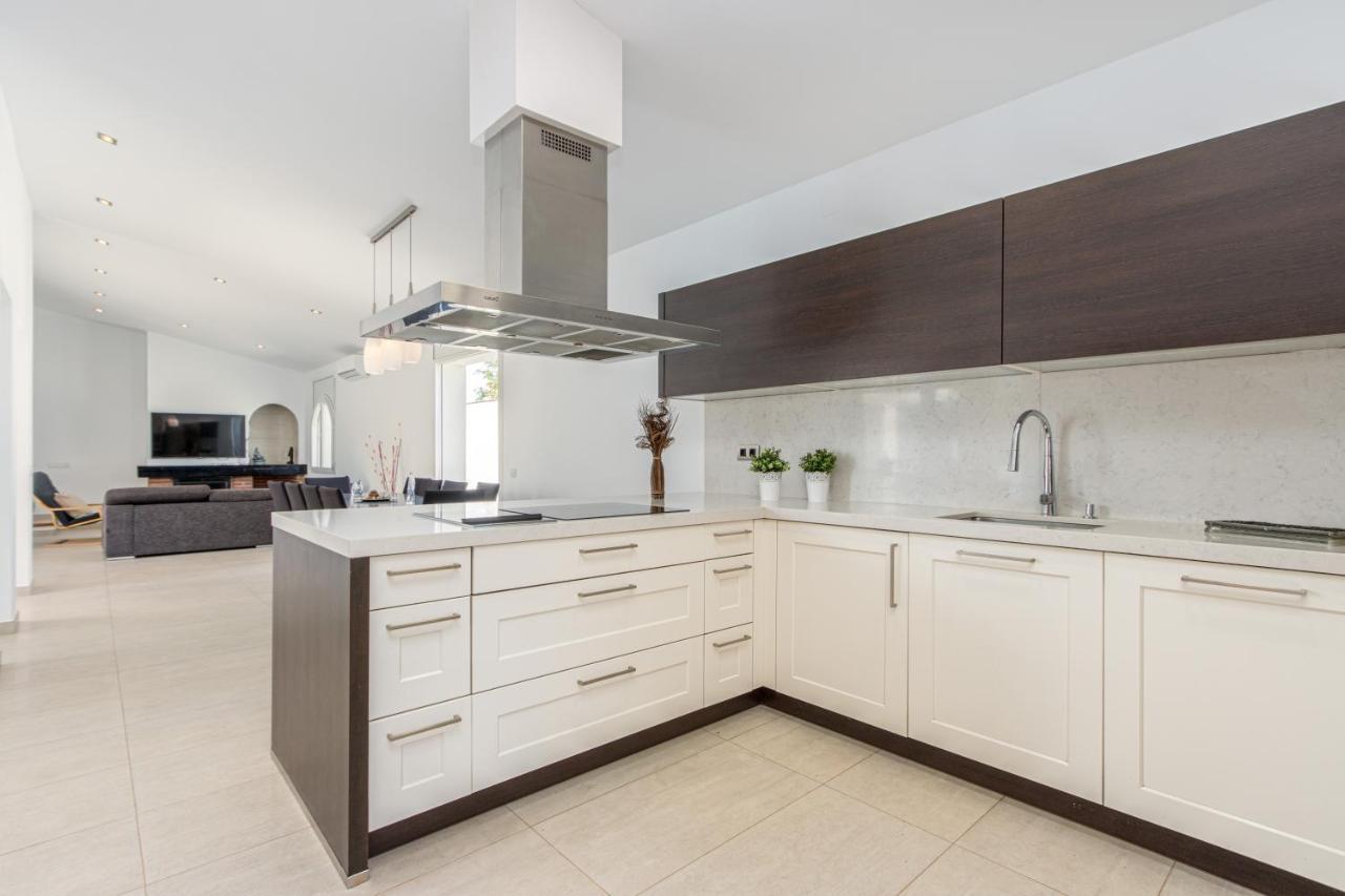 Goldhome - New House With Private Heated Pool, Parking, Wifi, Games Room Empuriabrava Esterno foto