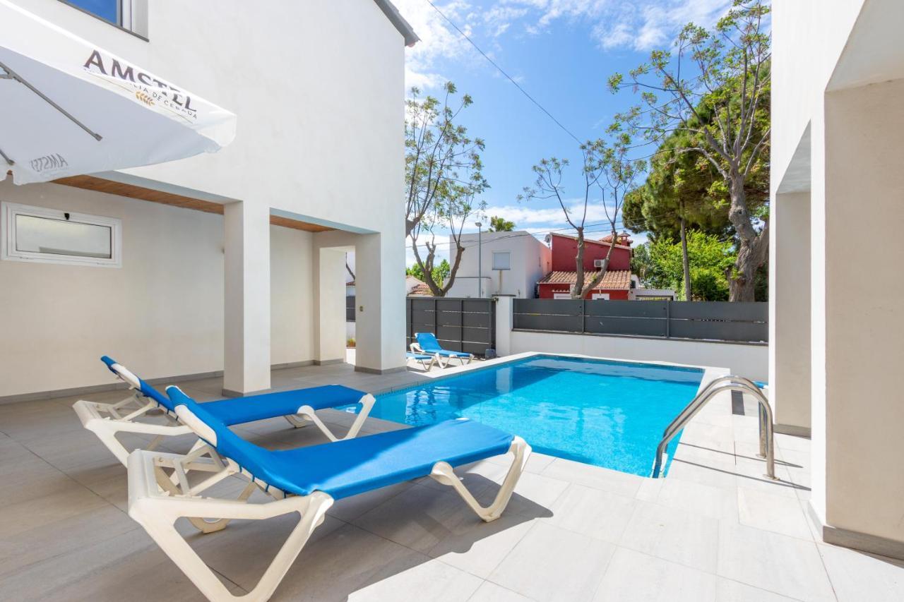 Goldhome - New House With Private Heated Pool, Parking, Wifi, Games Room Empuriabrava Esterno foto
