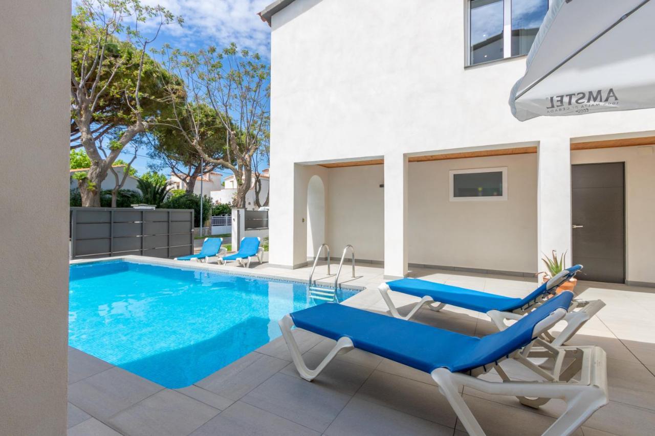 Goldhome - New House With Private Heated Pool, Parking, Wifi, Games Room Empuriabrava Esterno foto