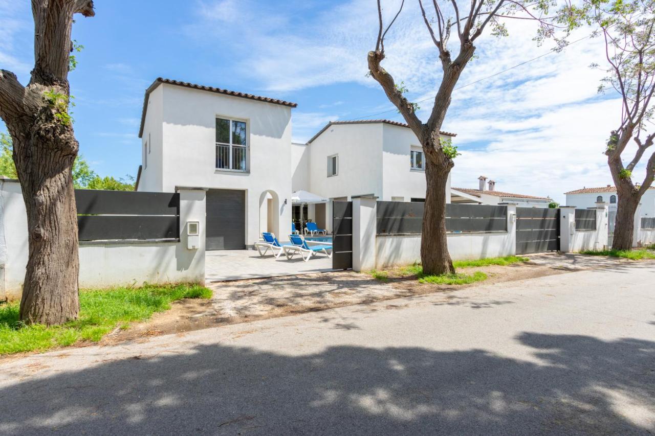 Goldhome - New House With Private Heated Pool, Parking, Wifi, Games Room Empuriabrava Esterno foto