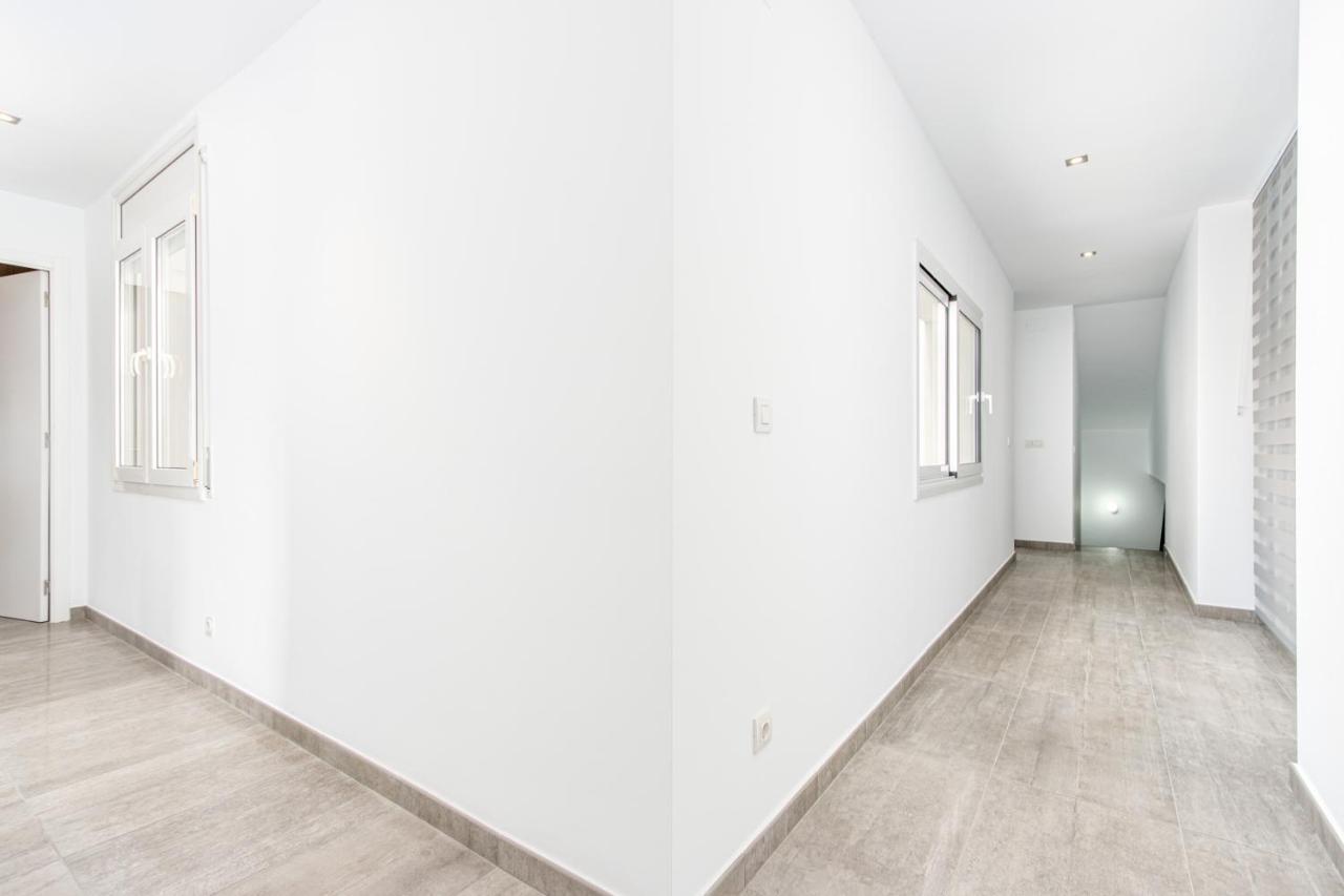 Goldhome - New House With Private Heated Pool, Parking, Wifi, Games Room Empuriabrava Esterno foto